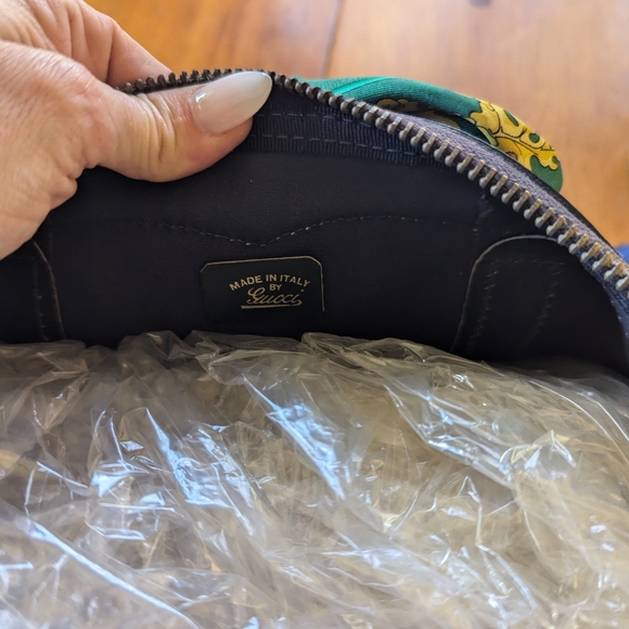 Scarf not included - Picture 3 of 8